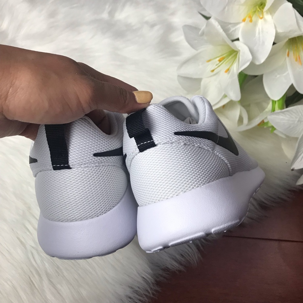 Women Nike Roshe One White - Picture 4 of 8